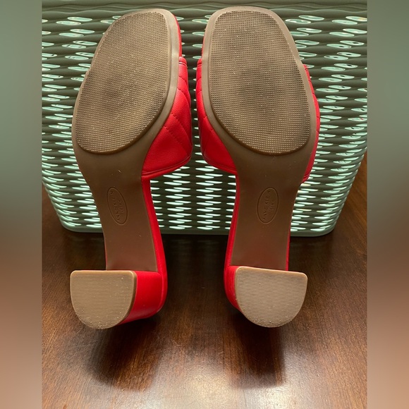 Anne Klein Women's Kendra Slipper - Picture 8 of 8